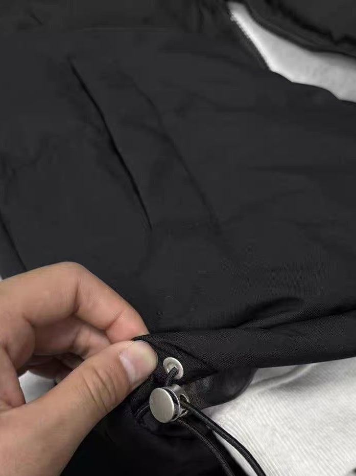 Détail du cordon de serrage à la taille